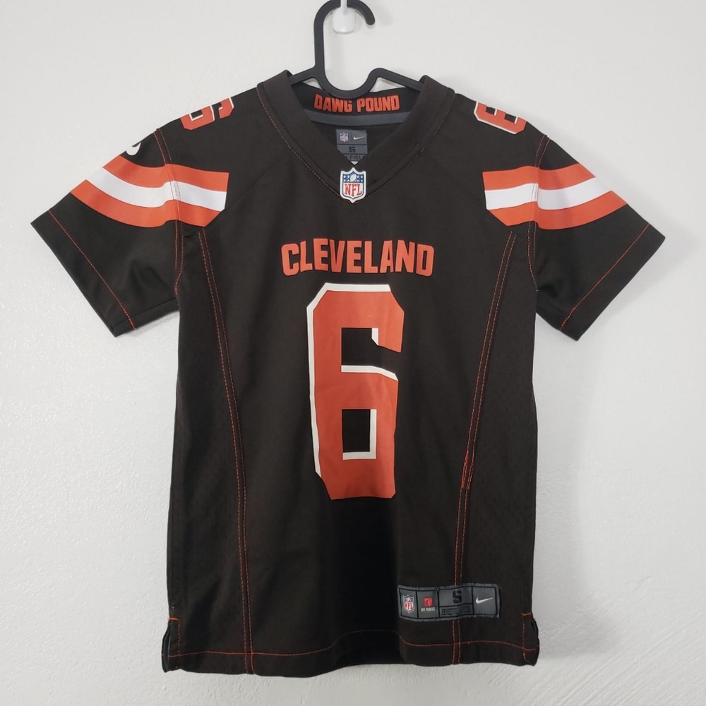 NFL
Cleveland
Woman's Jersey
Dark brown and orange